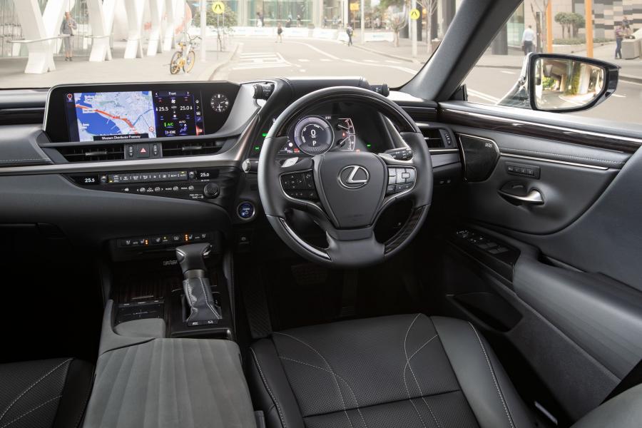 Торпедо Lexus ES300h 2018 года  (AU) (фото 3 из 14)